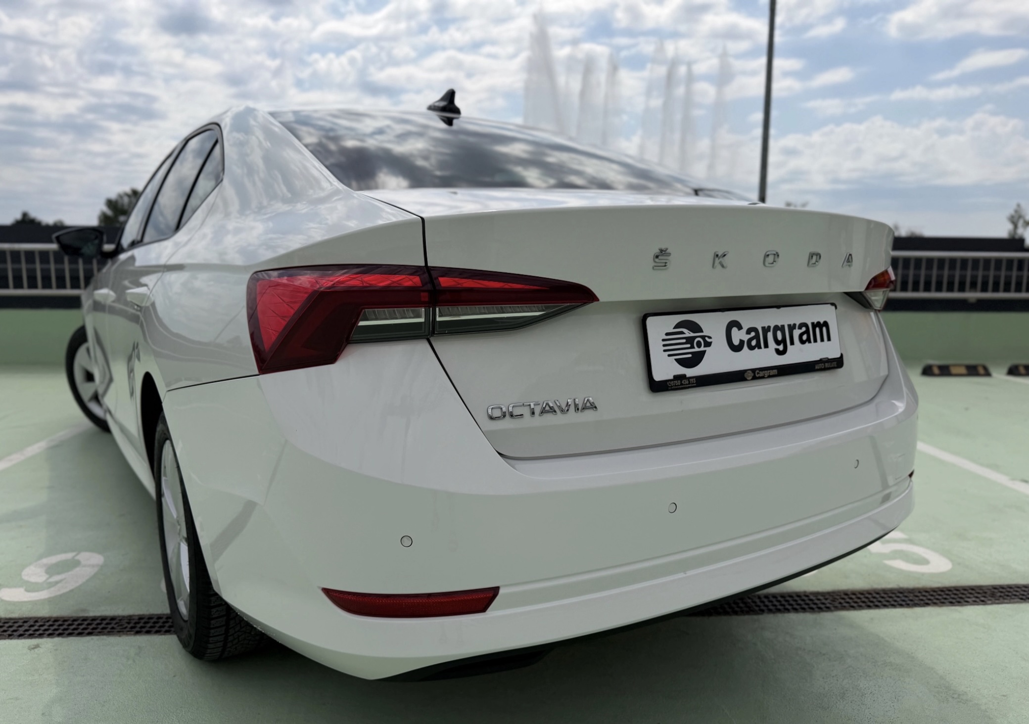 Skoda Octavia 2.0 TDI Ambition - Imagine 10