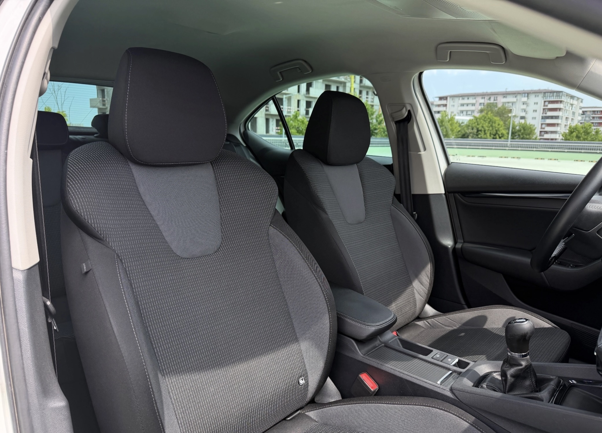 Skoda Octavia 2.0 TDI Ambition - Imagine 16
