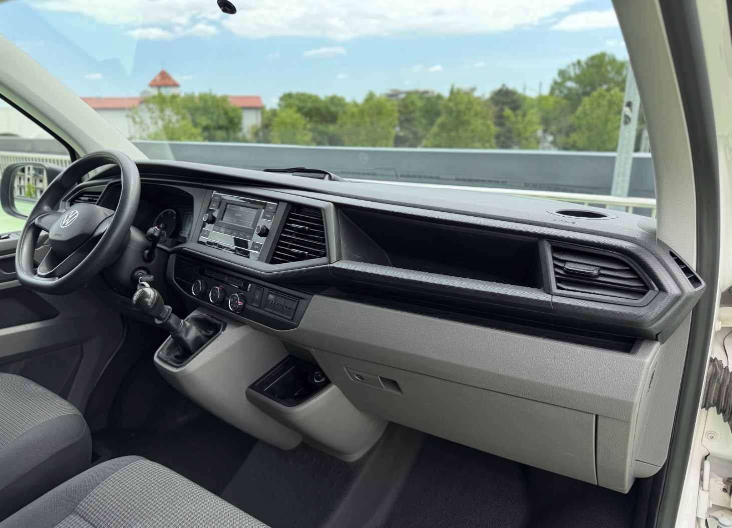 Volkswagen Transporter T6.1 - Imagine 19