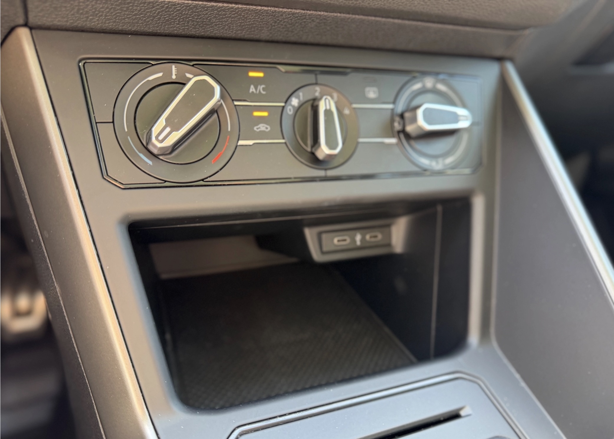 Volkswagen Polo 1.6 TDI Comfortline - Imagine 18