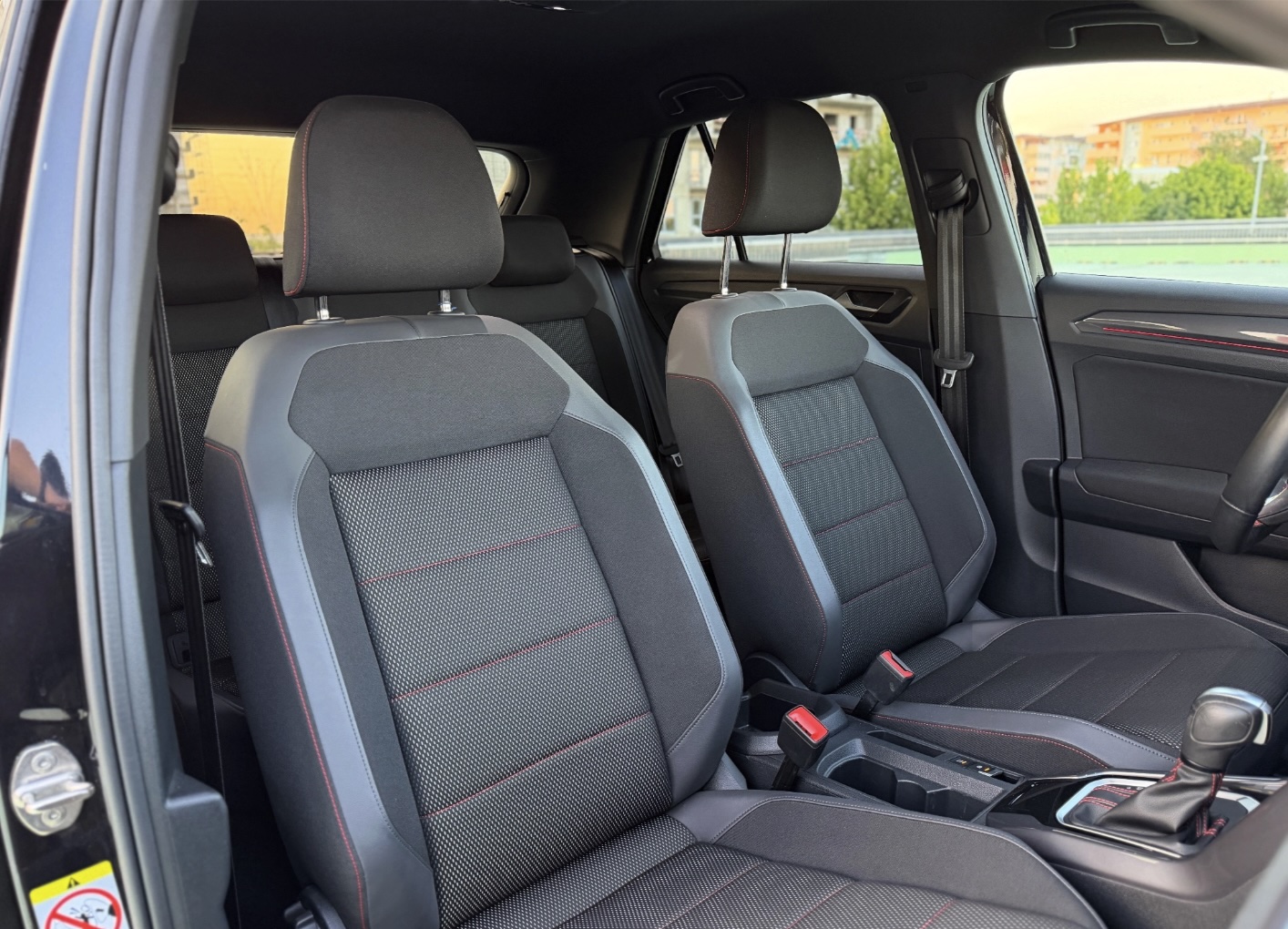 Volkswagen T-Roc 1.5 TSI DSG Sport - Imagine 22